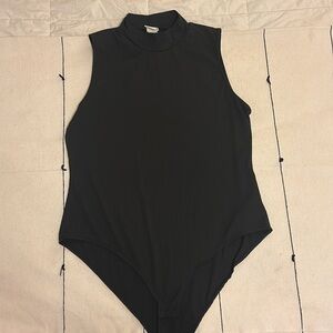 Mock neck ribbed bodysuit in black Size XL EUC